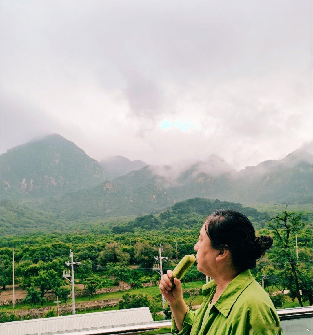 生活手记 上午八点到农家小院，下车雨也停了，怀柔区雨后空气清新，比市区凉爽多了，