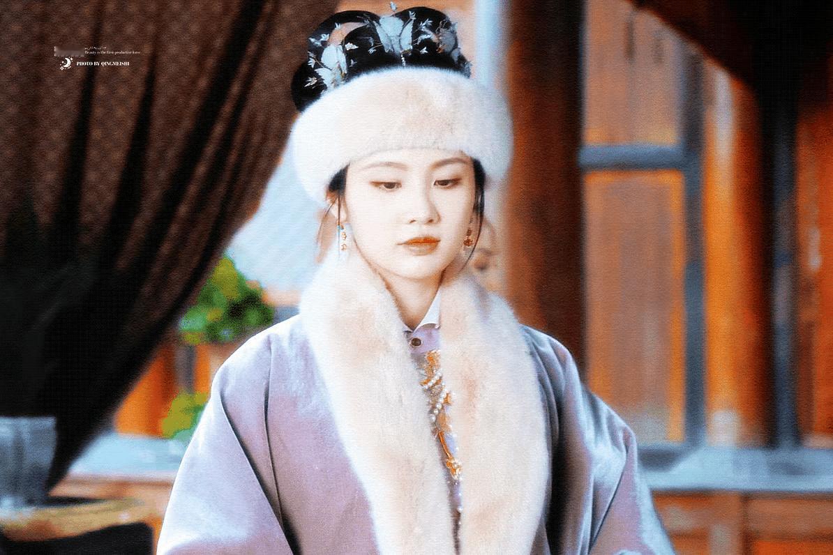 张慧雯张慧雯这一个出场亮相，教科书级的诠释了古代高门贵女(妇)“莲步轻移,亭亭玉