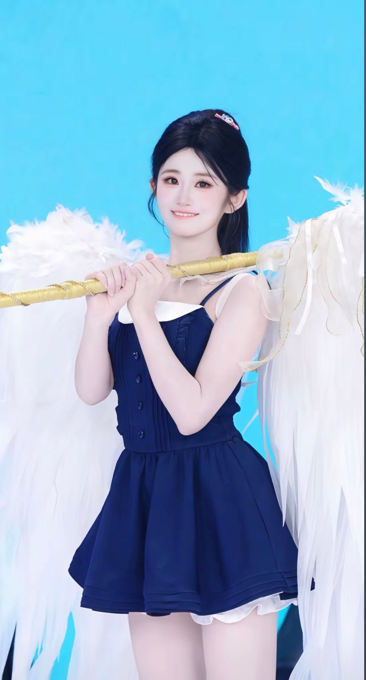 她们总觉得你一个新人，外貌不出众，凭什么这么多人喜欢，所以打压再打压，偏见的声音