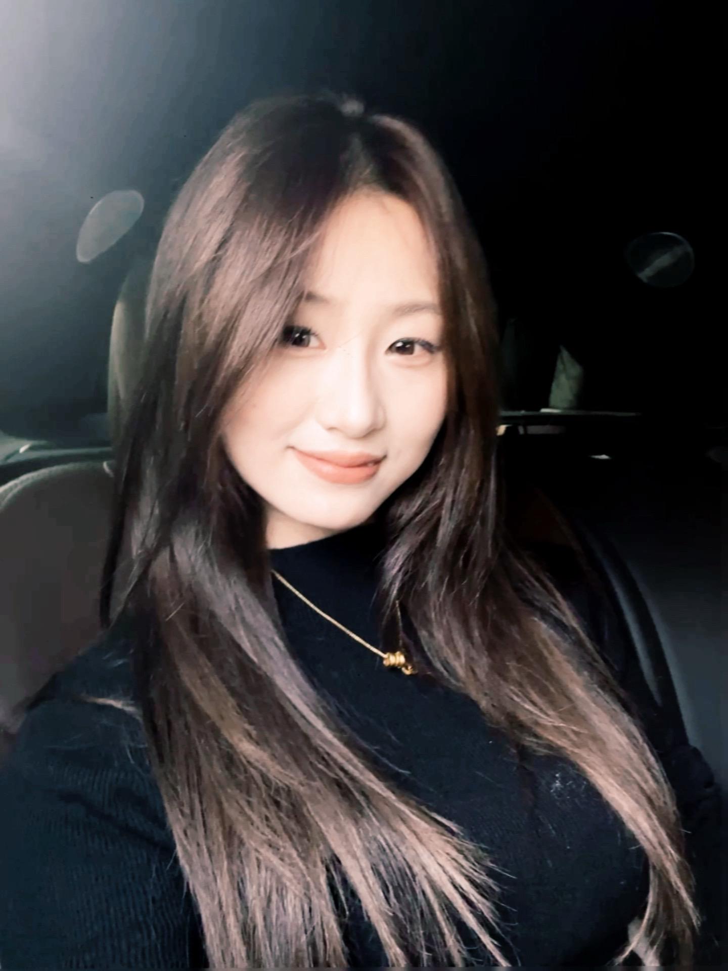 23岁 未婚 年轻 自由 随性 卡在最好的年纪没车贷没房贷没下一代 别...