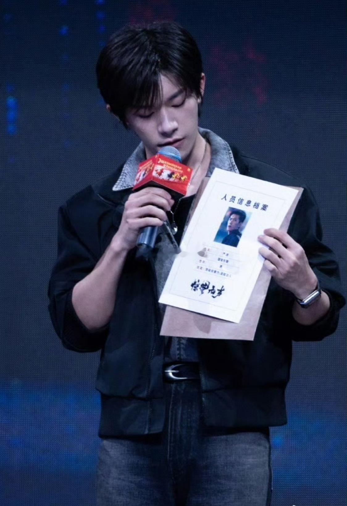 严迪什么时候登了易烊千玺的号谁还没去试严迪的自动回复！易烊千玺沉浸式入戏，不剧透