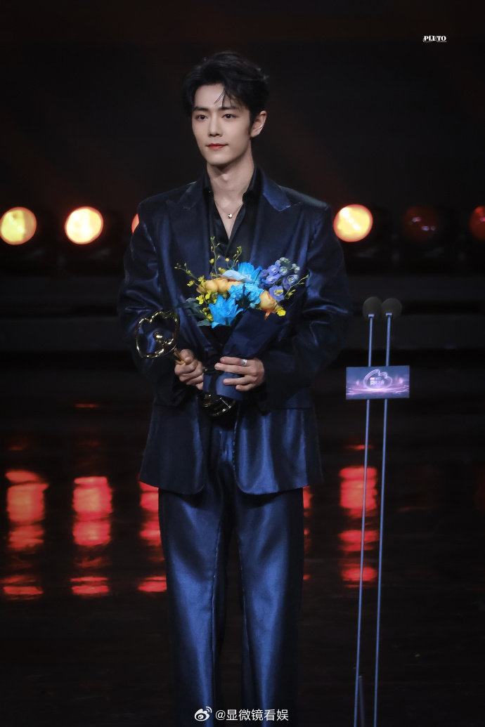 喵娲娲发了肖战未曝光照片 肖战生图萌之帅之 谁懂啊！喵娲娲直接放出肖战未曝光西装