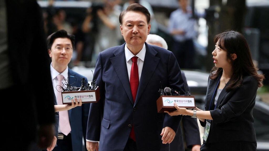 韩国最高法院维持对前总统尹锡悦的7年监禁判决  

韩国最高法院周四维持了对前总