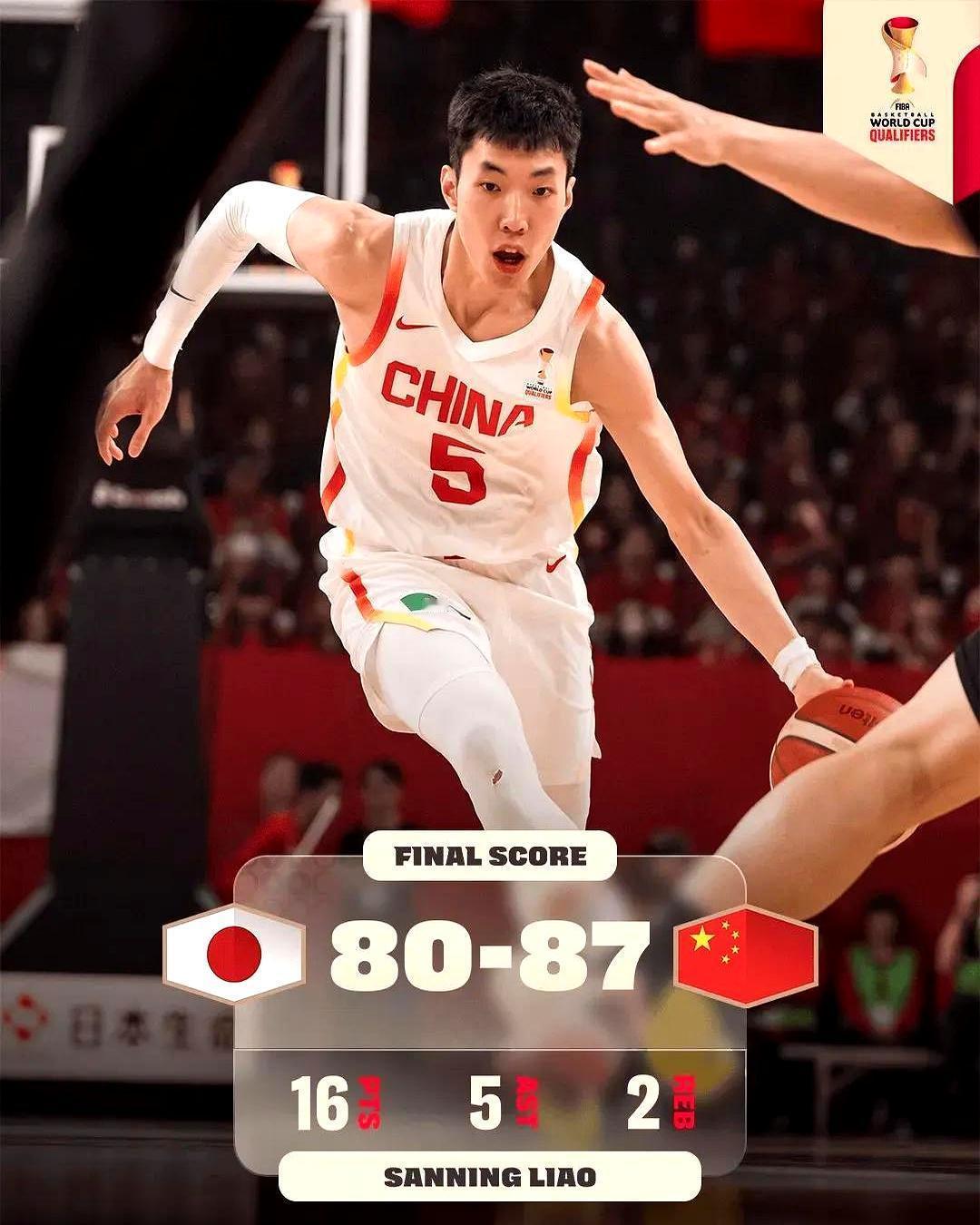 客场落后15分，再输就彻底出局。中国男篮在日本冲绳，几乎被钉在耻辱柱上。
 
半