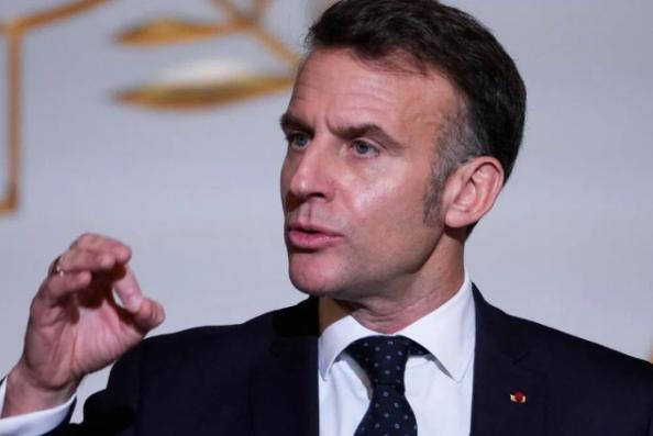 马克龙喊话伊朗，立即停火，重回谈判桌！趁着中东局势还没彻底失控前，马克龙打算及时