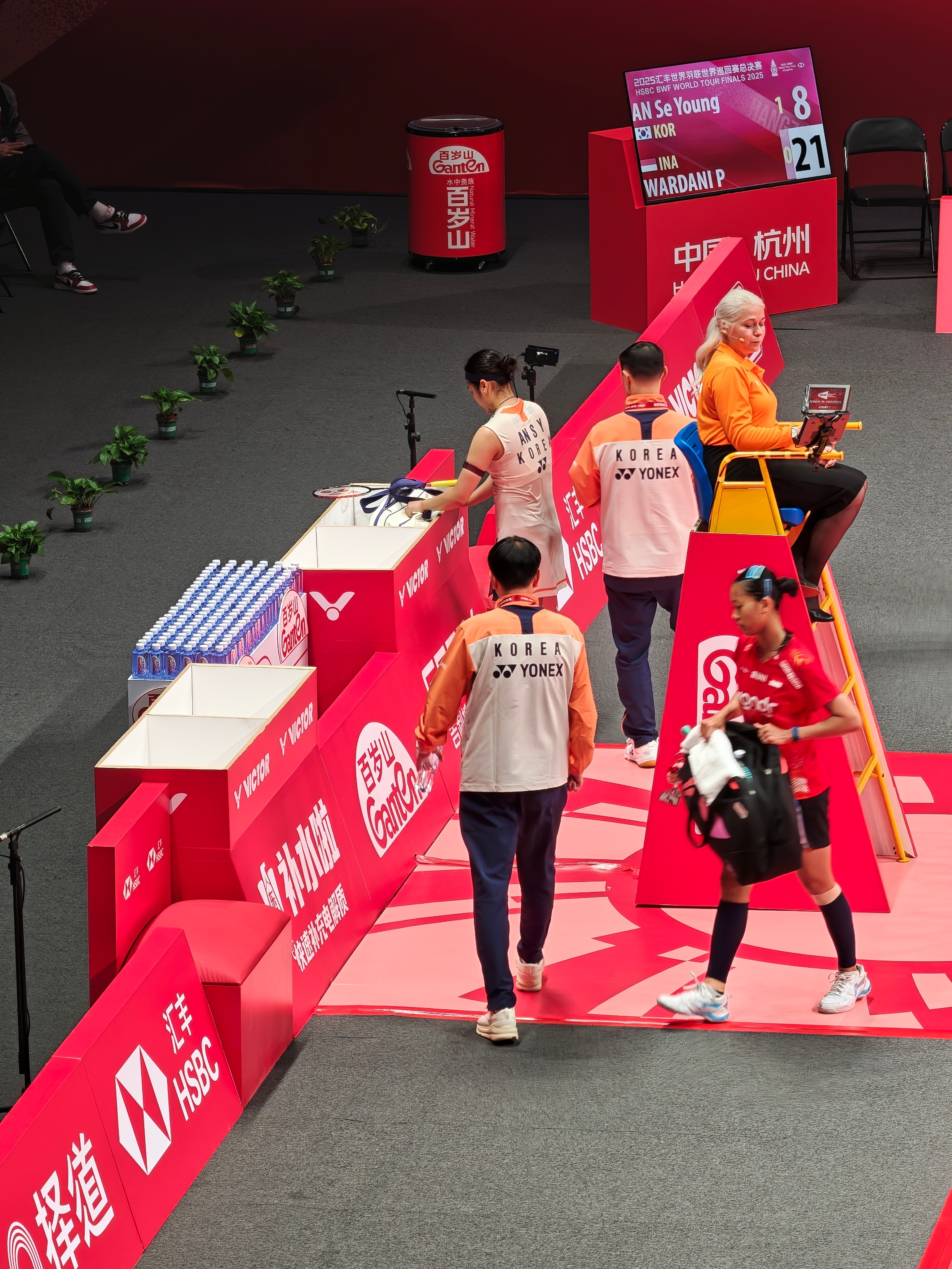 安洗莹🇰🇷 21-16、8-21 🇮🇩瓦尔达尼决胜局！决胜杭州胜利在握 