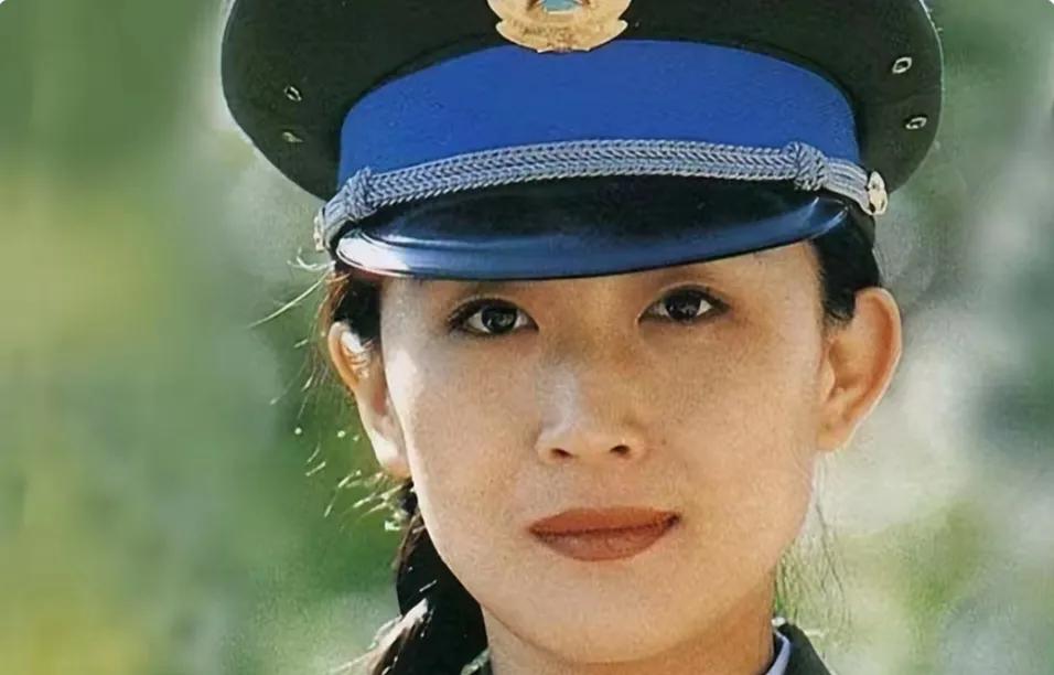 她叫陈瑾，出生在山东济南的一个军人家庭，长相清秀，身材高挑，从小就开始学艺，她凭