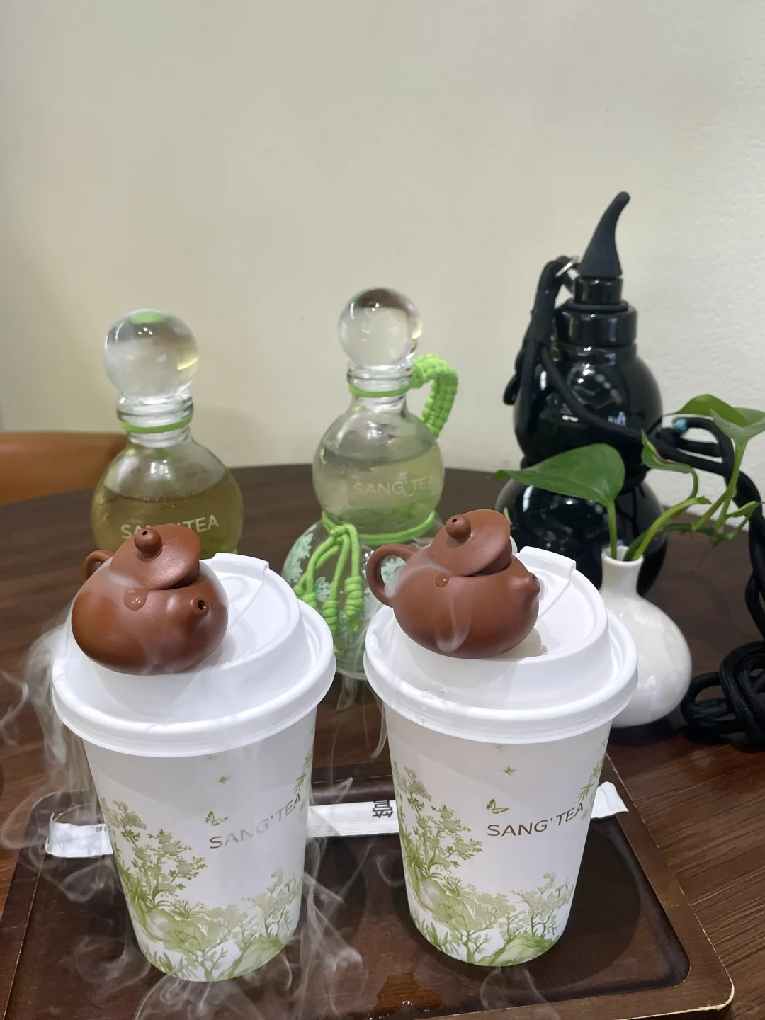 点了杯奶茶走在路上，被问爆了！！