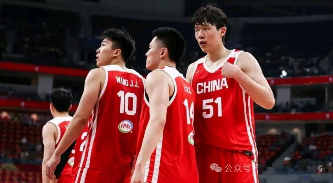 杨瀚森替补上场19分钟，奉献15分9篮板，帮助中国男篮世预赛开门红。中国男篮以8