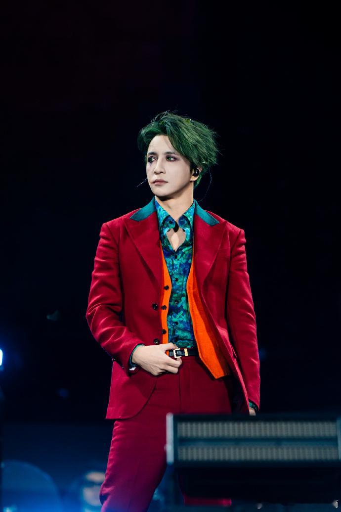 薛之谦给我留一张票看看你舞台有多大薛之谦演唱会真的每次都刷新我的认知，万兽之王广