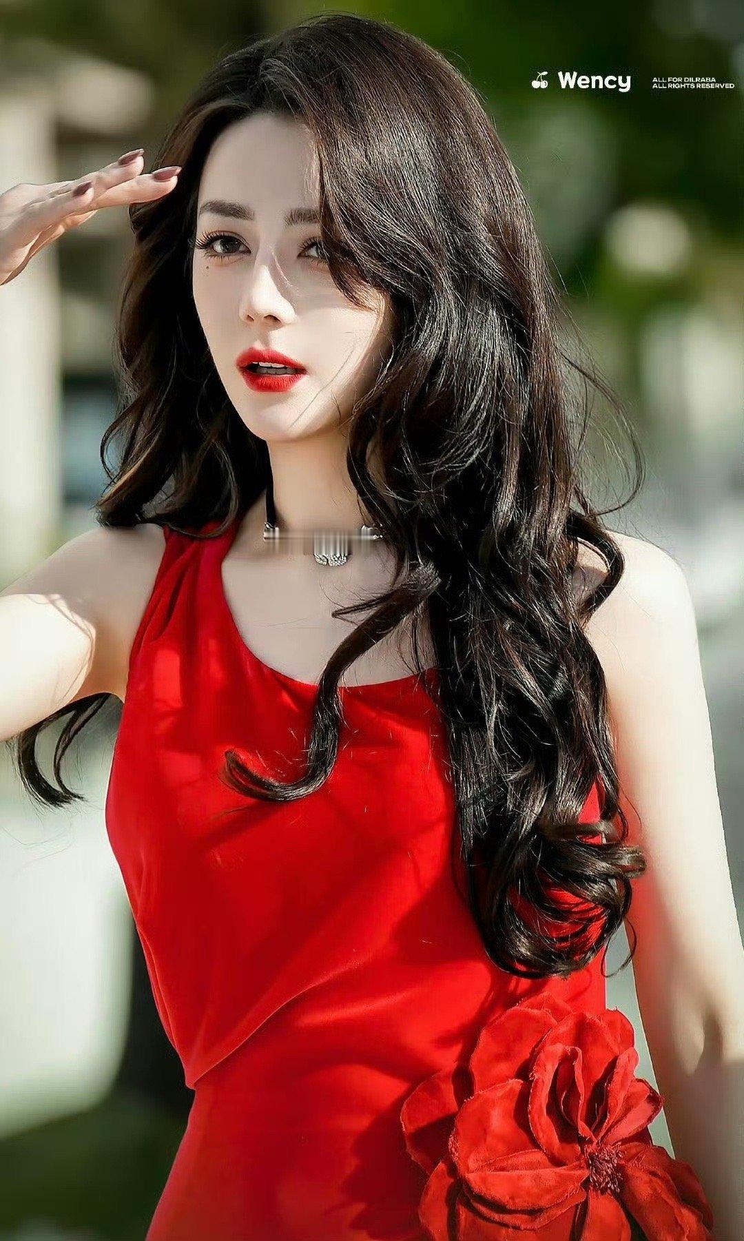 迪丽热巴｜一袭正红长裙，明艳大美人登场❤️ 