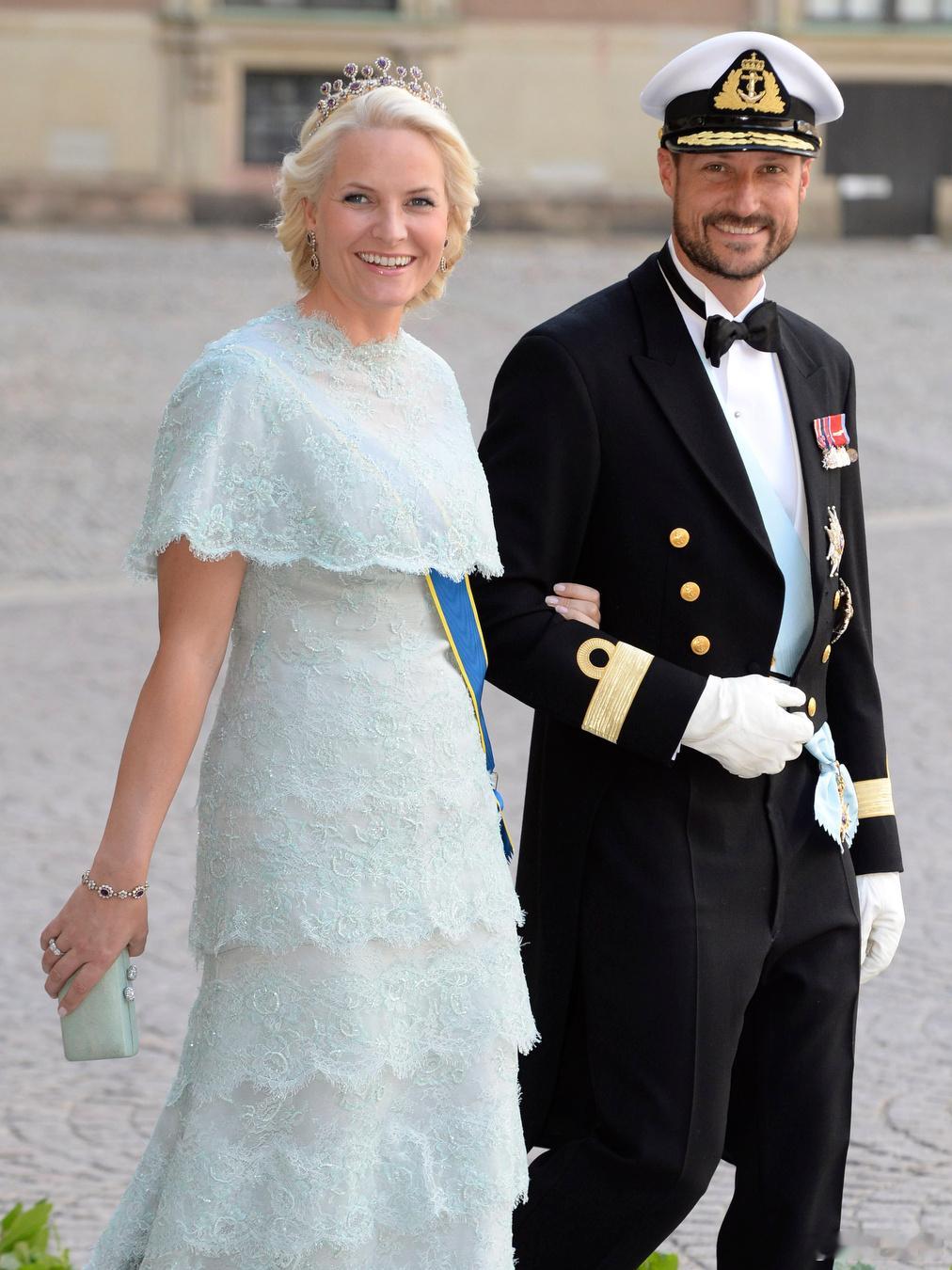 挪威王室 🇳🇴由于病情恶化，挪威王储妃梅特在下周比利时对挪威的国事访问活动，