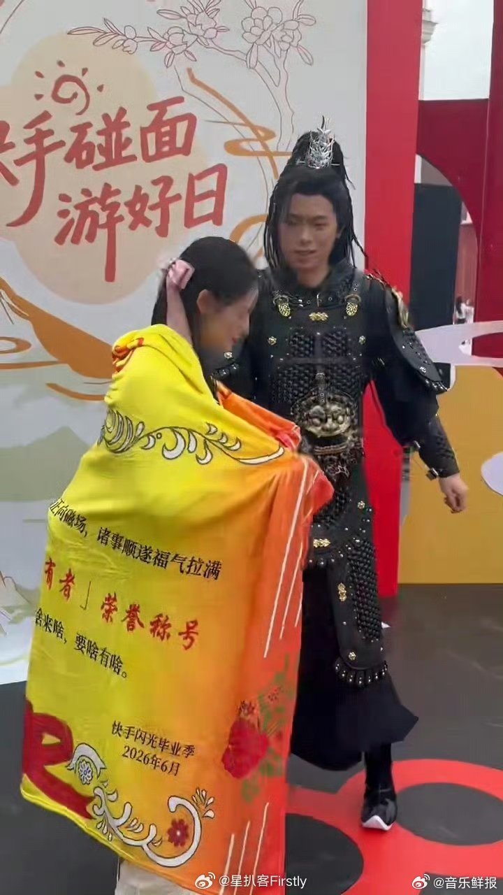 重庆大学城空降千万网红NPC重庆大学城被古风美男包围了重庆大学城迎来颜值天花板阵