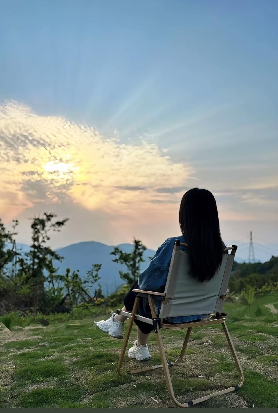 婚姻两面：一半是冷暖自知，一半是并肩托底
 
委屈受了，第一念头总想退回娘家；心