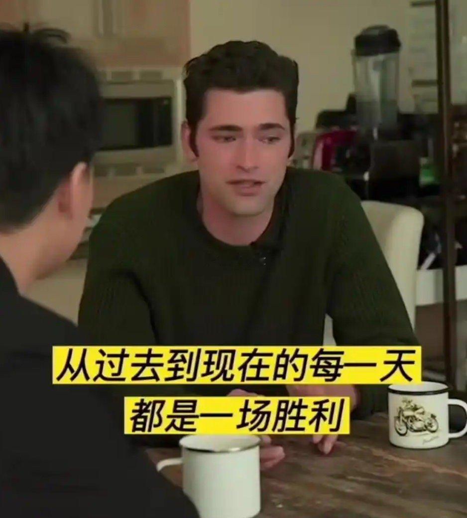 奚梦瑶的前男友是世界级的超模肖恩。肖恩那会儿也可宠她了，奚梦瑶真幸福，遇见的男人