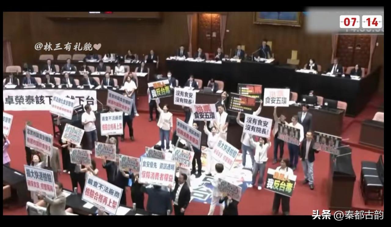2026九合一选举冲刺阶段，民进党各类负面问题集中爆发，选情全面承压，反观蓝白两
