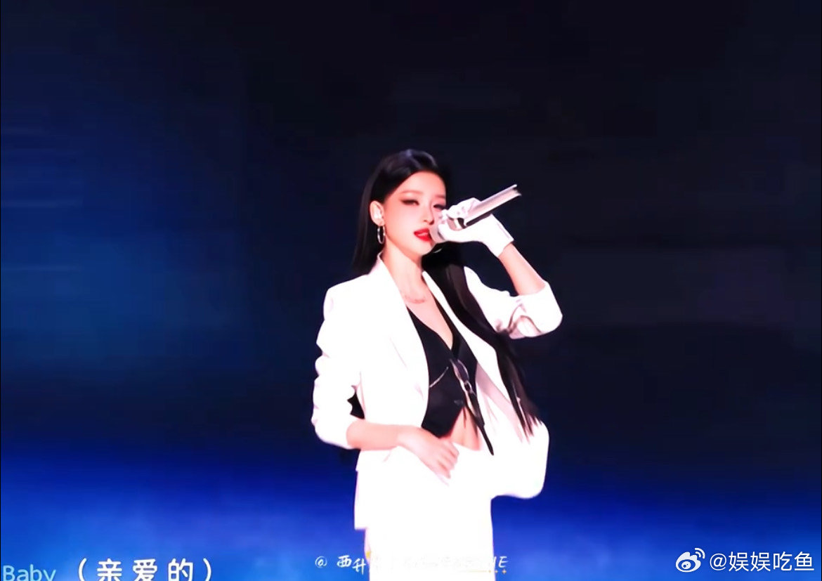 孙怡杀疯了孙怡开口定调 一开口直接锁住全场氛围，嗓音自带故事感，舞台气场直接拉满