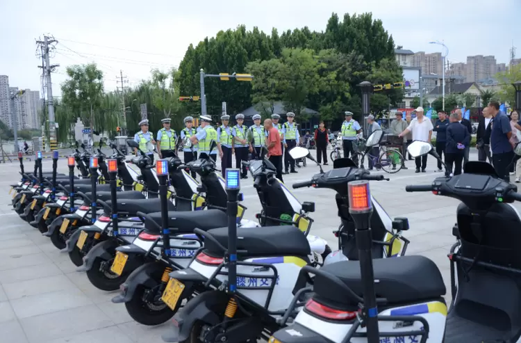 山东枣庄警务巡逻添新装备 九号电动车智能助力交通安全管理