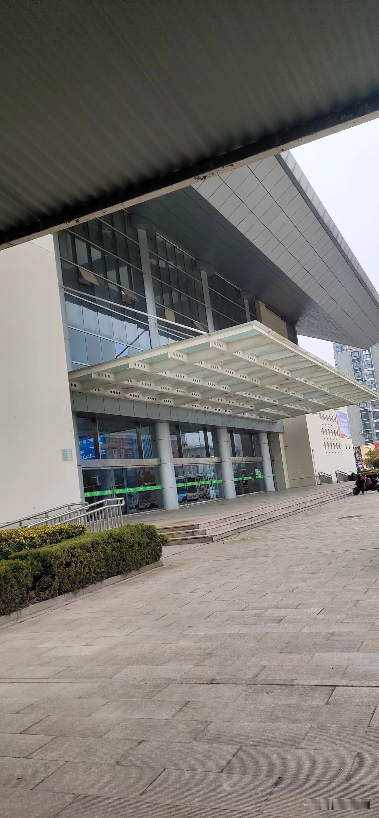 我家闺女大一新生，寒假也差不多干了18，9天，前11天陪我朋友家高三儿子学习顺便