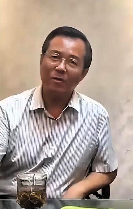 周杰伦公司发声明了。四个字：纯属造谣。

前阵子卓伟扔个炮仗就跑，说三字天王有私
