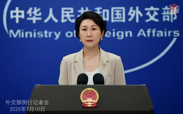 中国外交部表示，仍在核实关于两名中国公民在乌克兰因涉嫌间谍活动被捕的相关信息。这