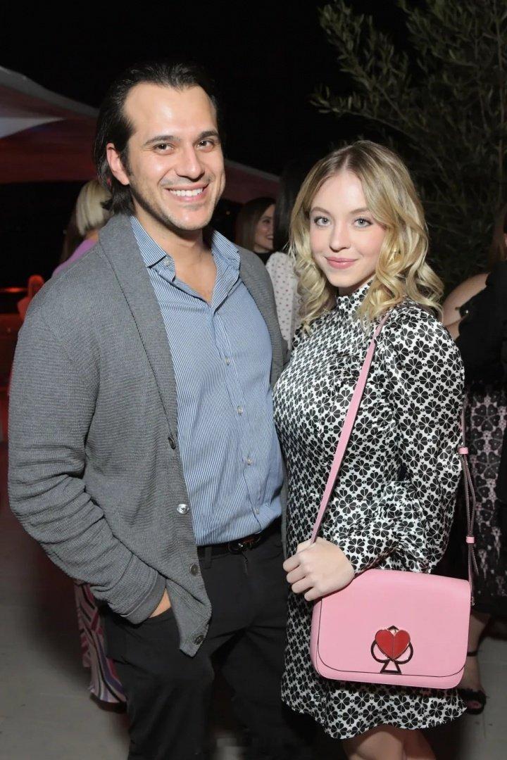 太阳报独家报道，美国女演员Sydney Sweeney（“悉尼妹”）与未婚夫分手