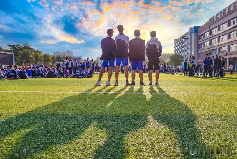 高考出分后，才真正看清中考指标到校生和统招生的差距，远不止分数那点事儿。
统招生