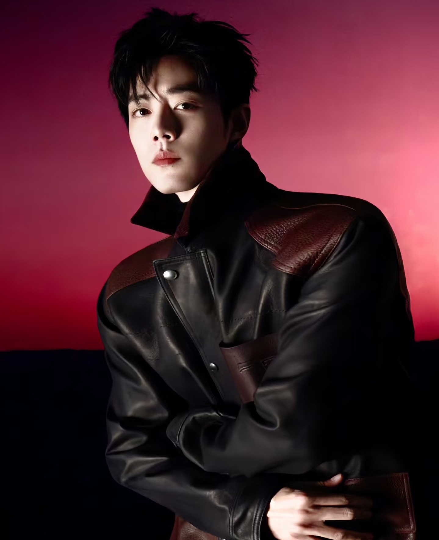 王一博和肖战两家粉丝怎么了？这个月怎么一直在交流啊？疑似王一博私生爆料