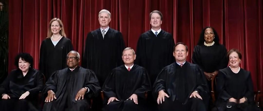 美国最高法院阻止了特朗普政府在伊利诺州部署国民警卫队。

美国最高法院以6:3的