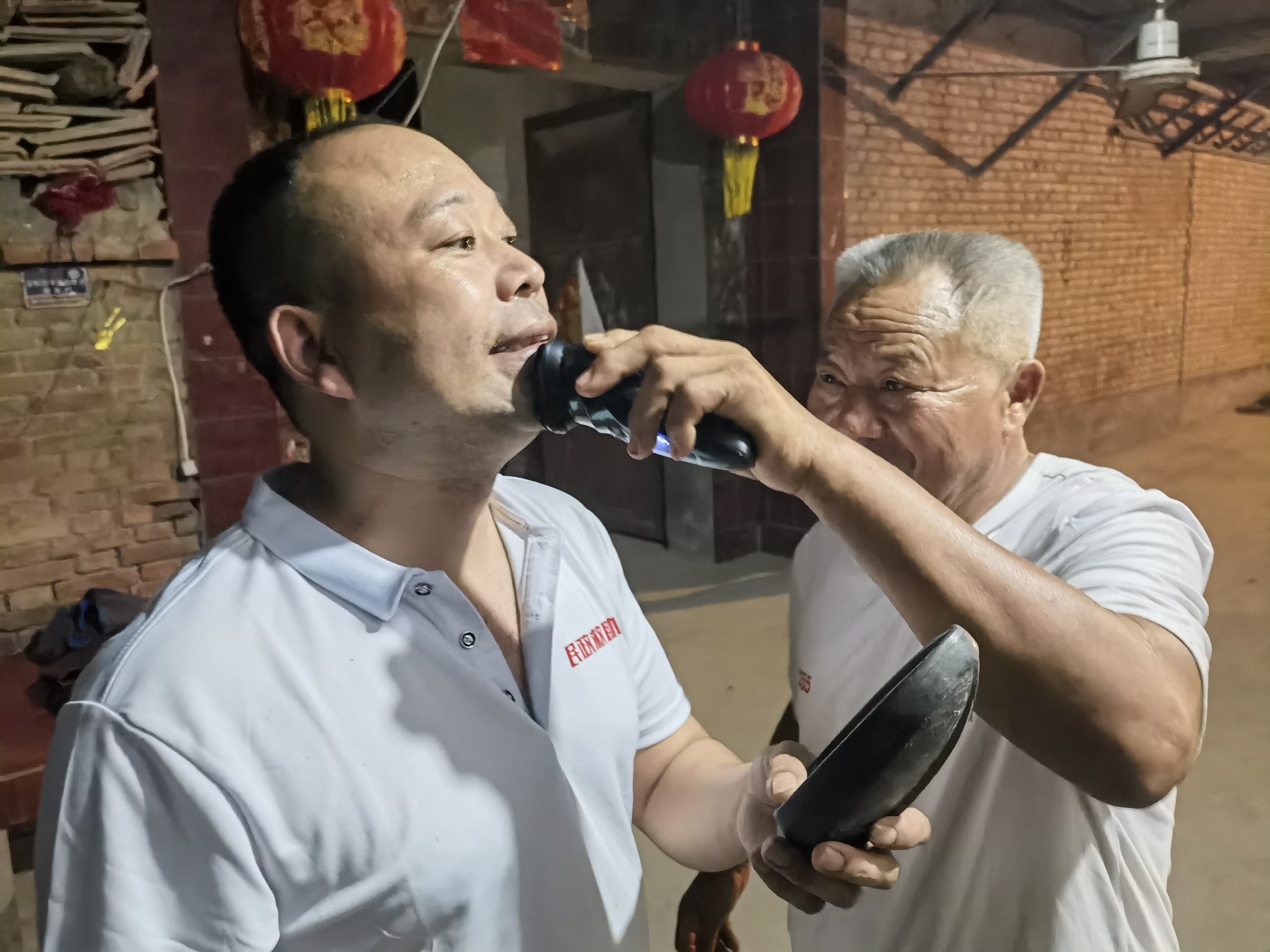 困在砖厂里的智障工人