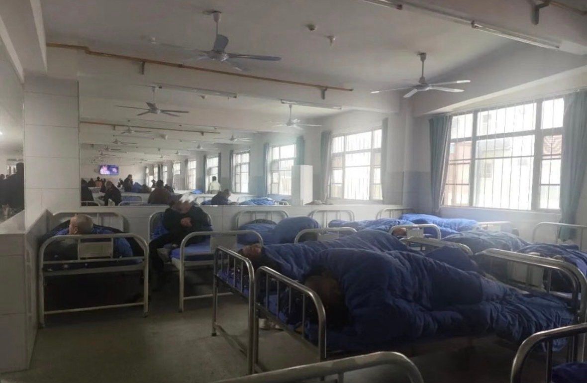 记者卧底精神病医院许多病人无异常真的被这类黑心精神病院气到，打着免费旗号骗人入院