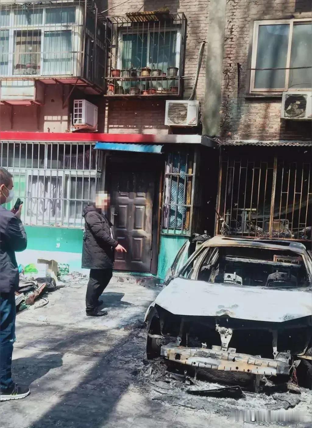 一念随手点火，七十老人酿百万损失
 
谁能想到漫天纷飞的杨絮，竟能牵出一场触目惊