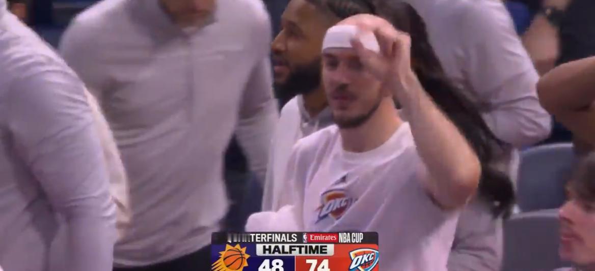 25-26赛季NBA杯八进四淘汰赛，雷霆队主场迎战太阳，上半场打完雷霆队74-4