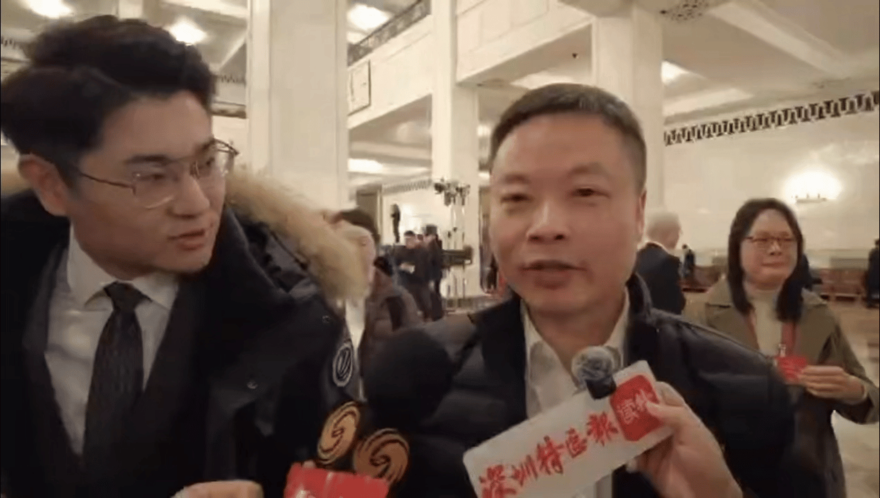 何小鹏回应中国自动驾驶对比特斯拉何小鹏硬核发声，彰显中国智驾自信。北京晚高峰实测