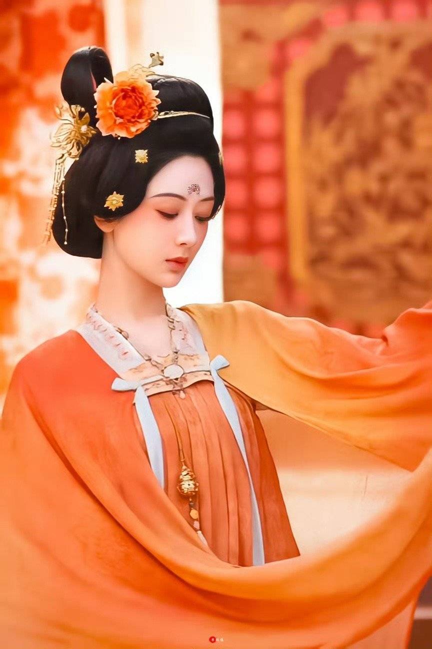 这两天谁幸福了，我不说，已经被何惟芳演技和美貌硬控了。 