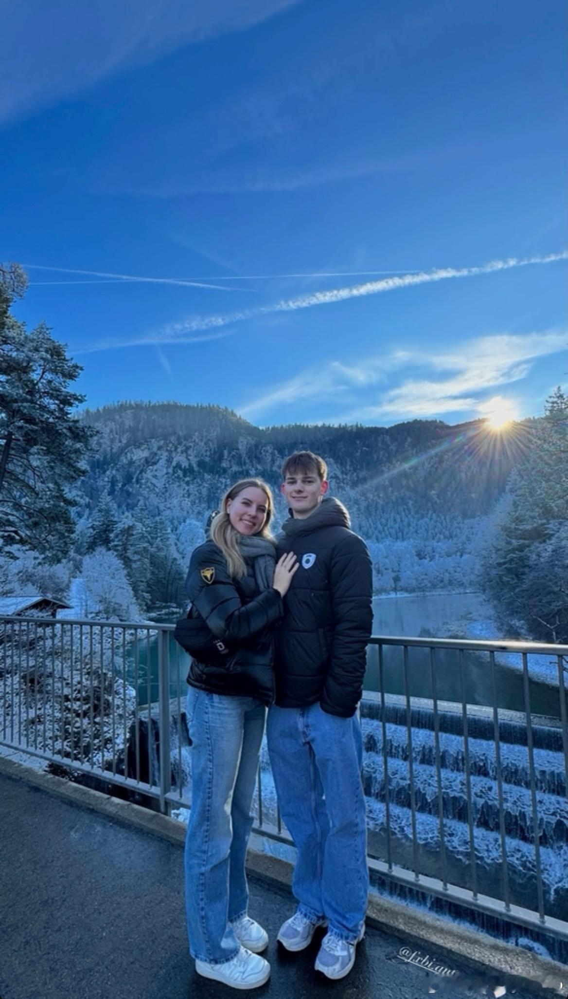 考夫蔓更新快拍和男友Fabi🤍 