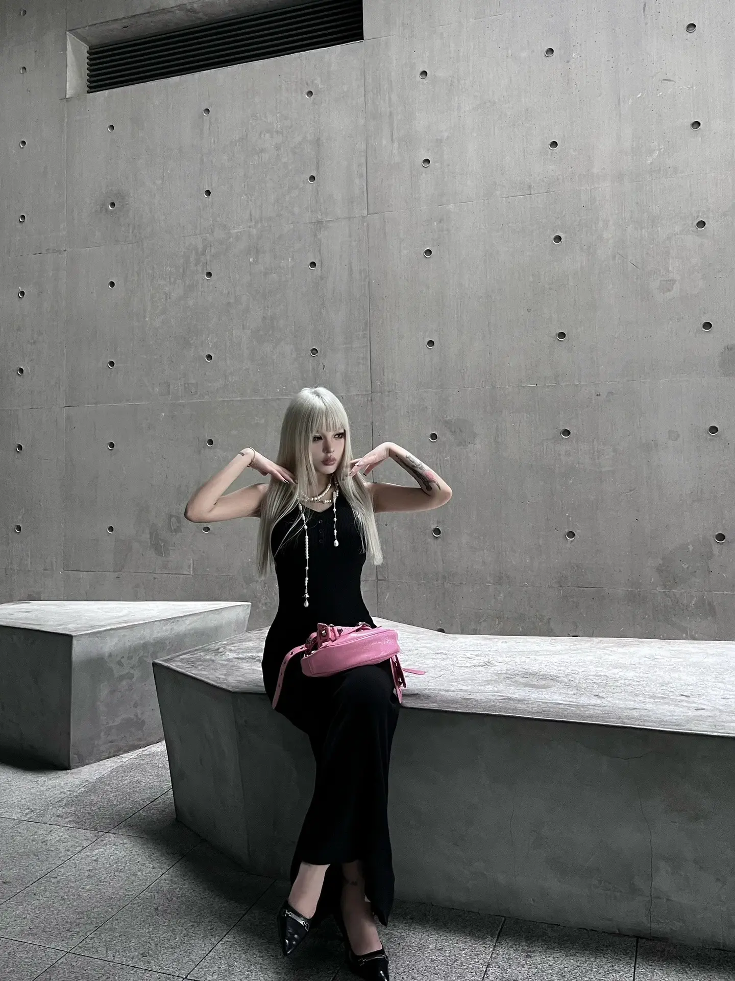 我幻想你无聊时也会琢磨一些与我有关 可你从未 点开我的歌单