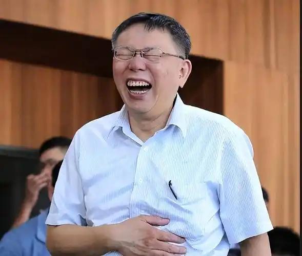 笑死人了，柯文哲居然讲“政治要讲诚信”。
 
拿竹北蓝白合的事情批评国民党失信，