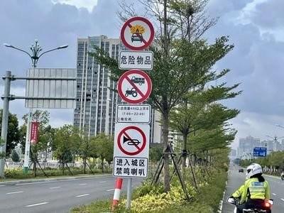 刚才看到一条特别逗的留言：“既然连碰都不让碰，我是不是干脆把方向盘上的喇叭抠掉算