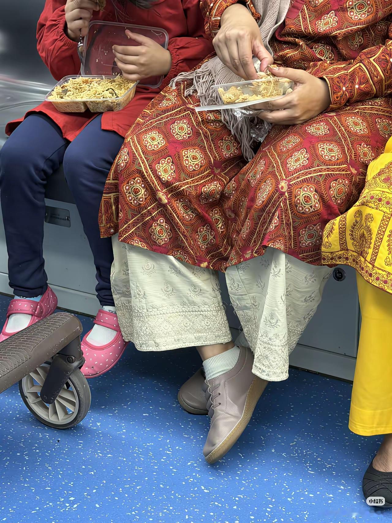 能不能收紧印度来中国的签证审批啊！！
​对印度人入境应该有更加严格的管控，应要求