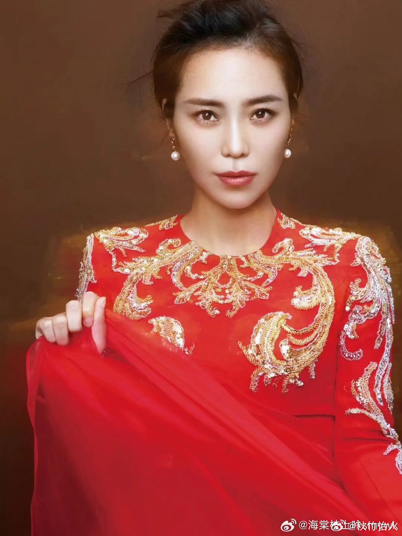 🌹云朵：歌坛的一颗璀璨新星！时代的佼佼者！清纯美丽！与众不同！正直善良！乐坛的