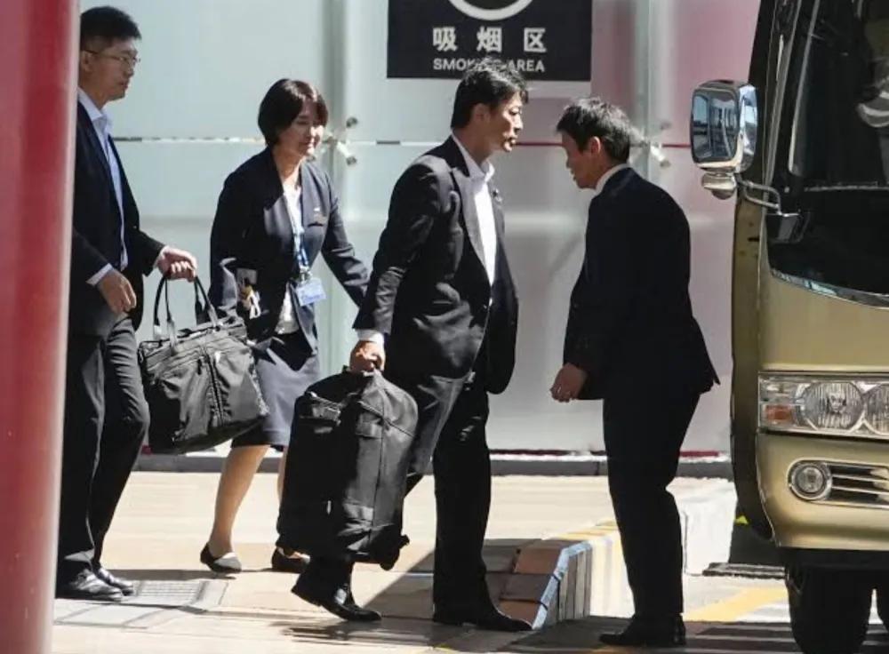 屡试屡败也不怕，日本三大经济团体正酝酿一次强行访华，高市又喊出“重要邻国”。
