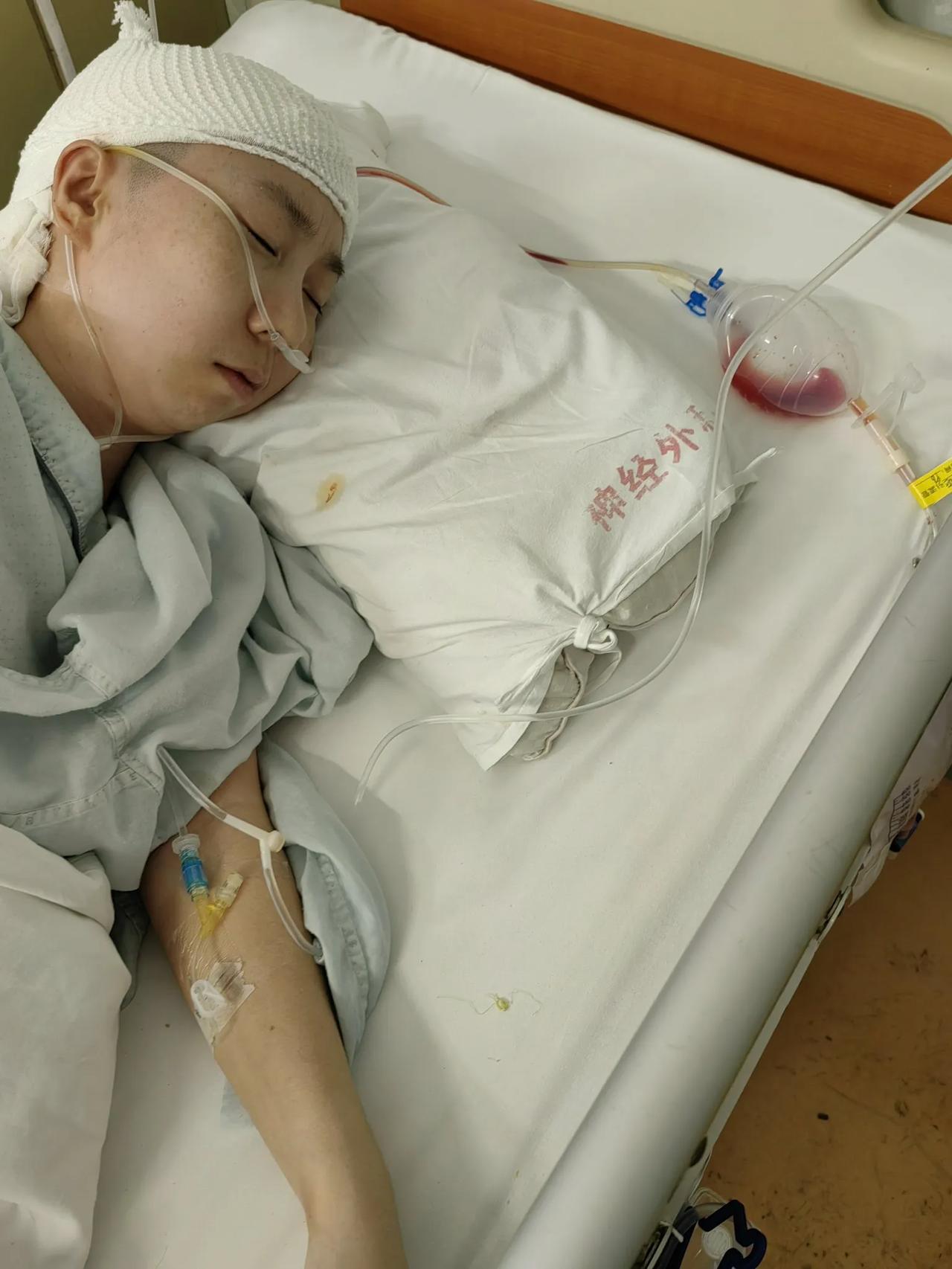 人活到六十多岁，本以为能安稳度日，没想到要陪着儿媳熬一场漫长又难熬的病痛。
今天