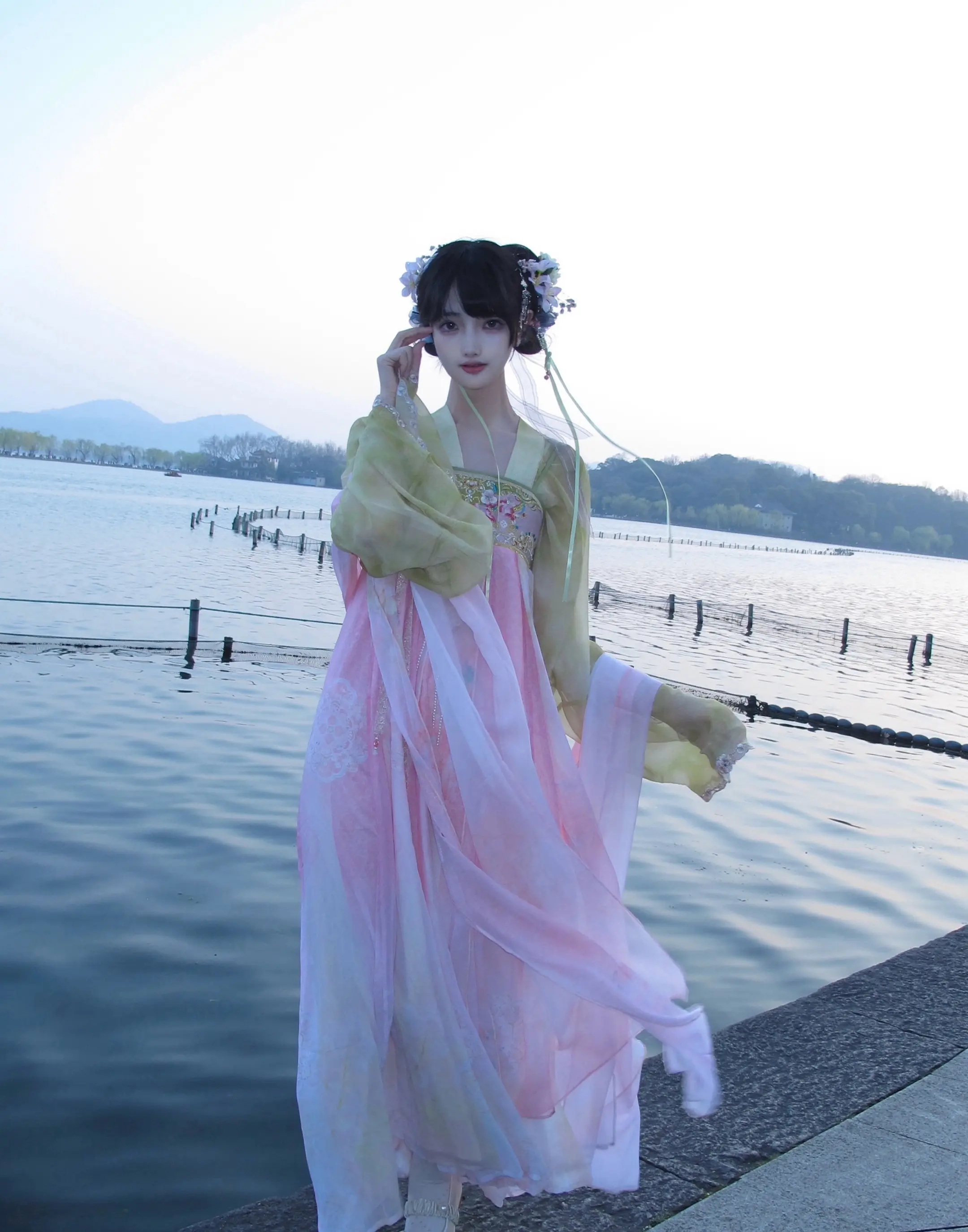 为何却断了情伤了心。-