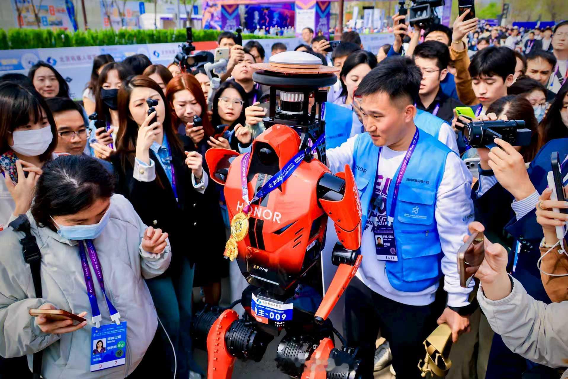 想起来前两天某股软件上有投资人发出疑惑：为什么赢了机器人的公司居然是个造手机的公