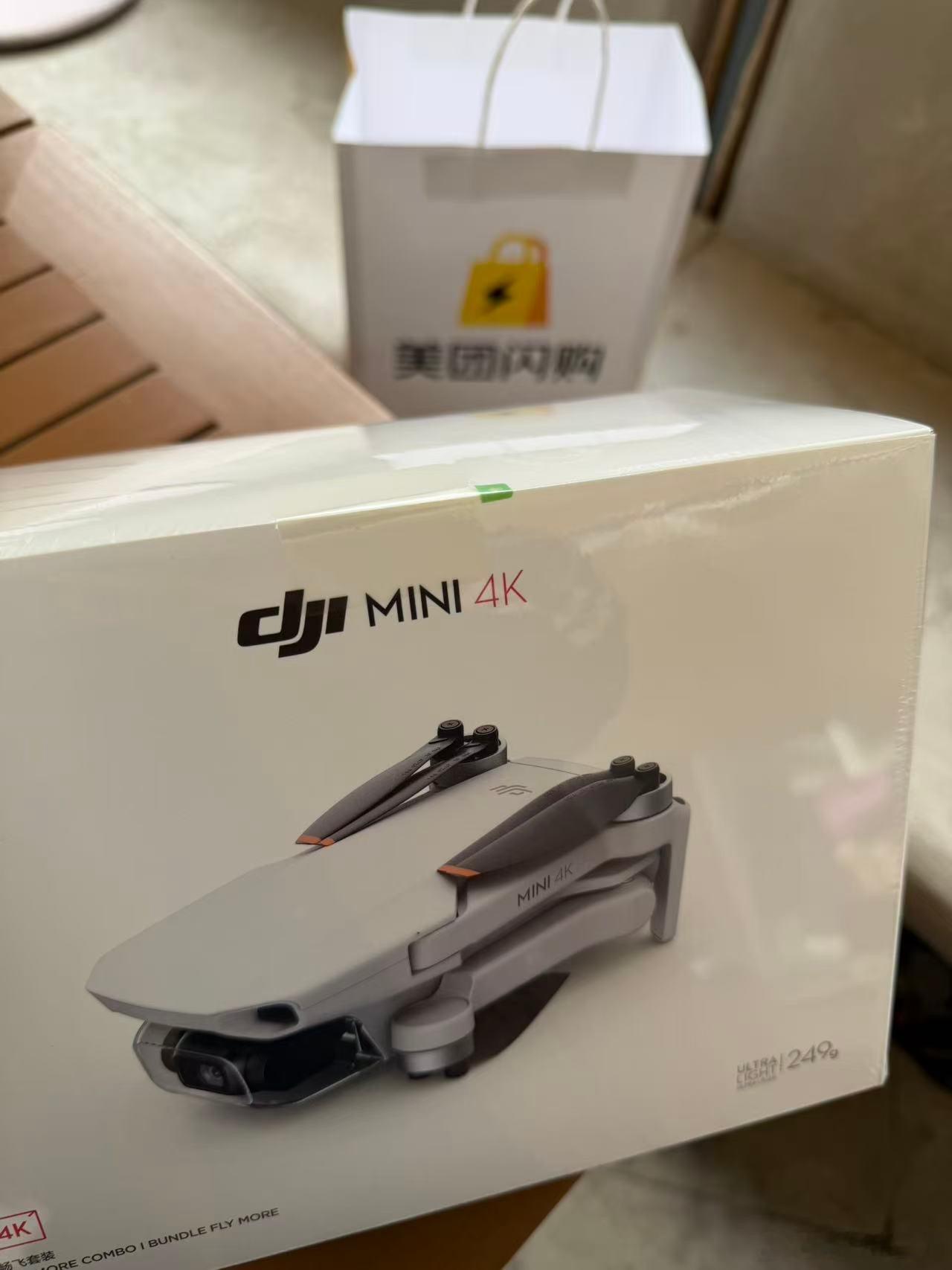 美团闪购大疆新品开售美团闪电新品大疆联动国家地理打造联名创意海报，构思氛围感十足