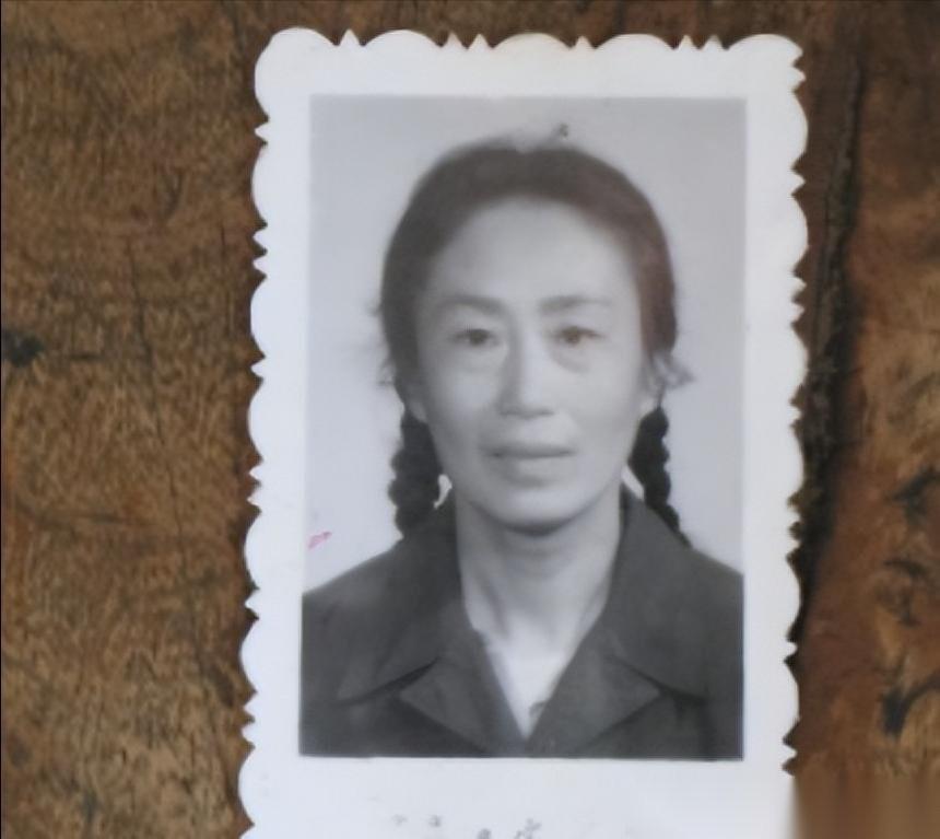 [微风]1969年，19岁的女知青黄丽萍，隐瞒自己显赫的身份，心甘情愿的在北大荒