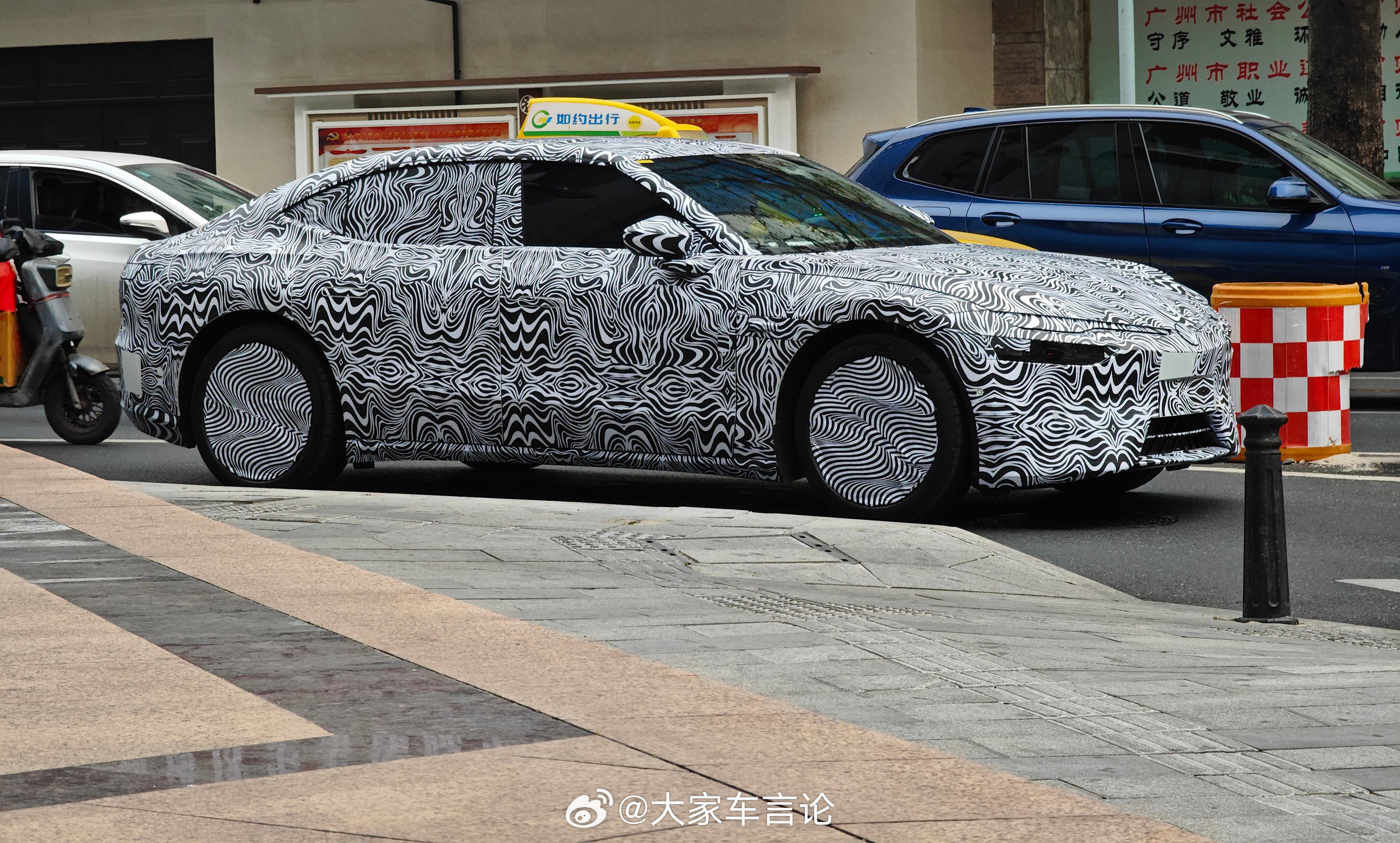 厉害的网友发来一台出现在广州街头的伪装车，大家觉得它是哪一家的呢？ 