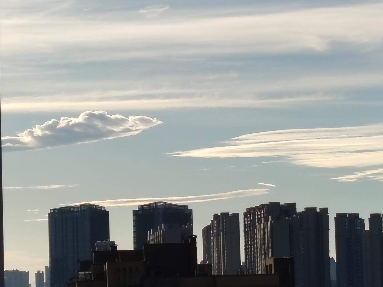分享一张相册里随手拍的天空