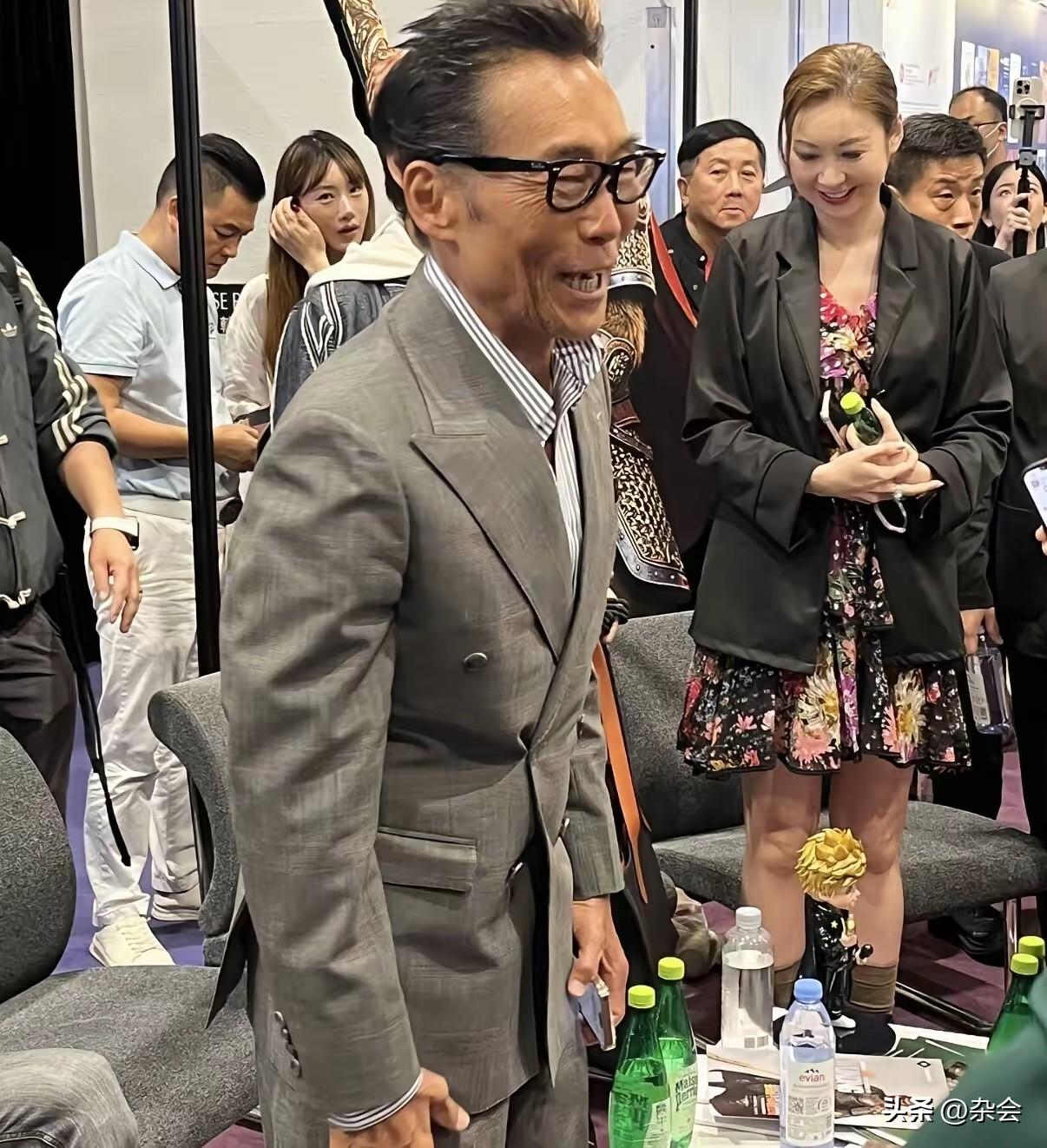 昨晚香港会展中心太热闹了！看到张耀扬、郑浩南、朱永棠、尹扬明等人罕见同框，仿佛梦